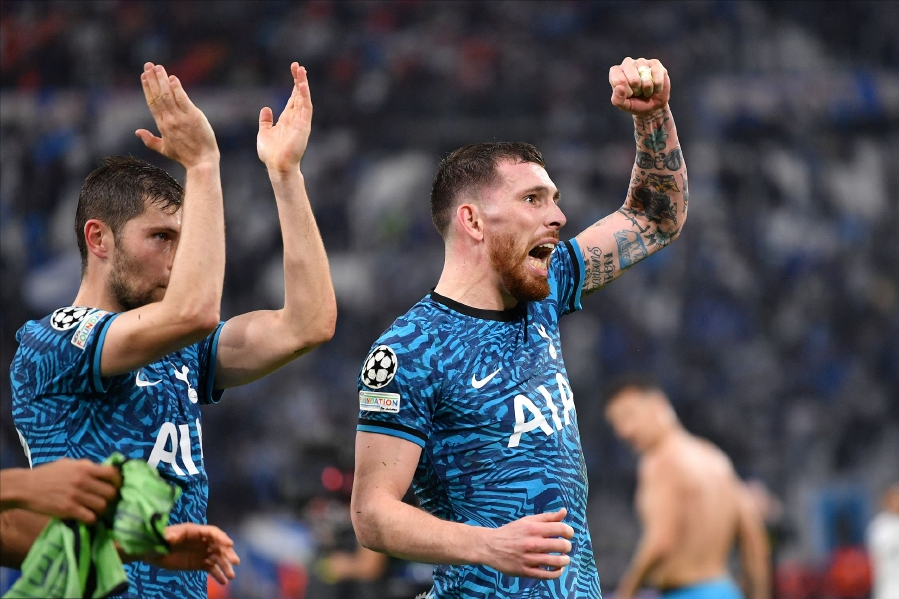 法兰克福客场告捷,追赶前进步 法兰克福客场告捷,追赶前进步