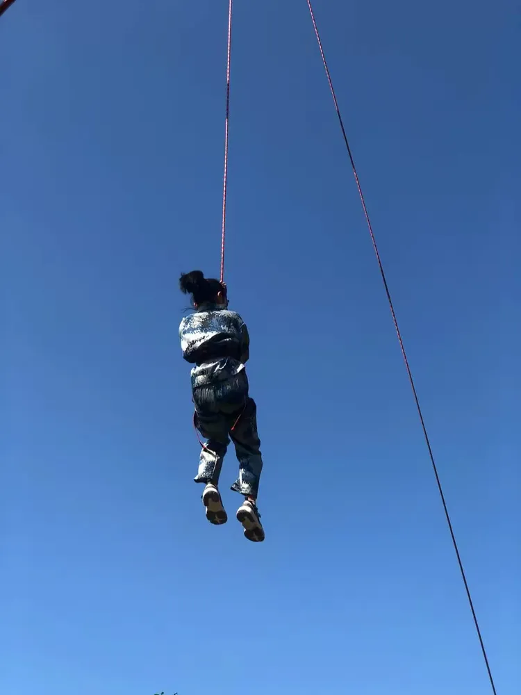 挑战极限！球队面对困难坚决克服，取得胜利