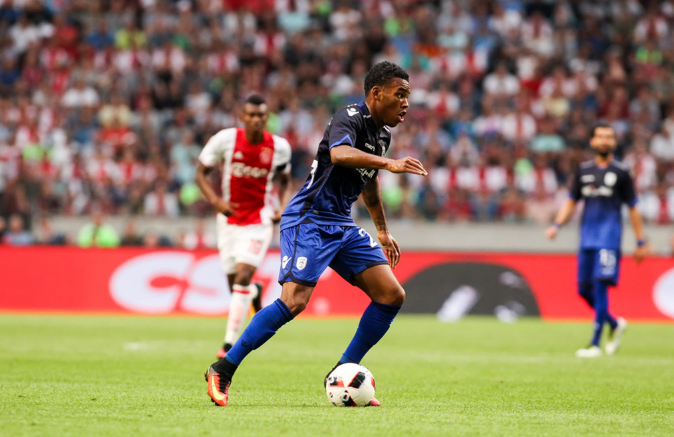 关于阿贾克斯客战不利，出线形势堪忧的信息