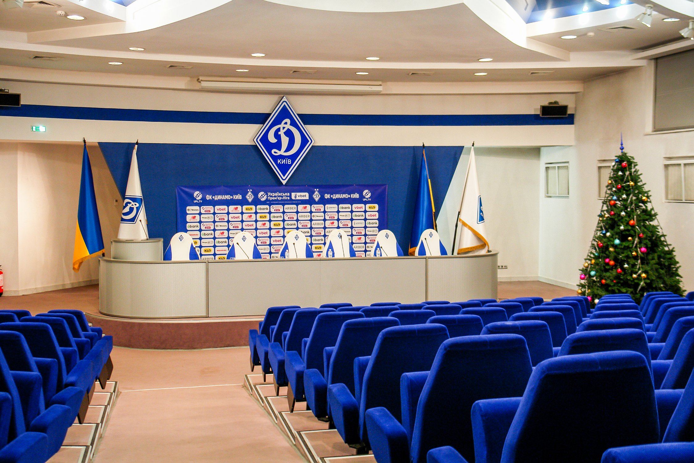 基辅迪纳摩轻取对手，乌克兰球队崛起