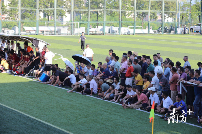 包含精彩胜负对决,场下欢呼不断的词条 包含精彩胜负对决,场下欢呼不断的词条