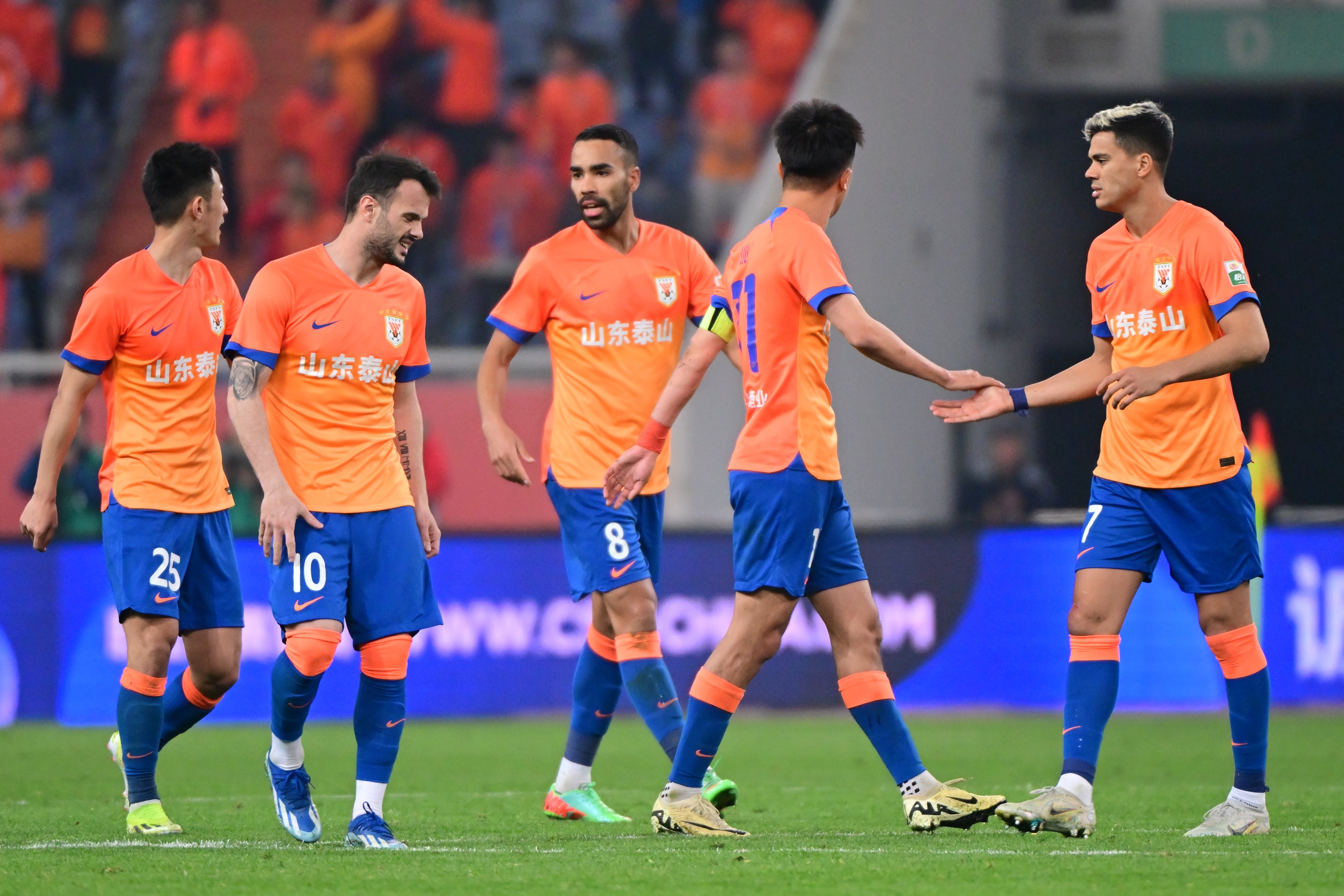 包含猎头队引进外援，实力大增表现抢眼的词条