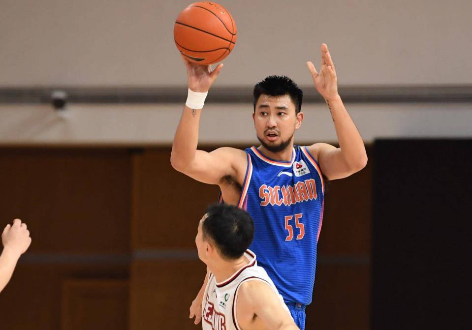 包含猎头队引进外援，实力大增表现抢眼的词条