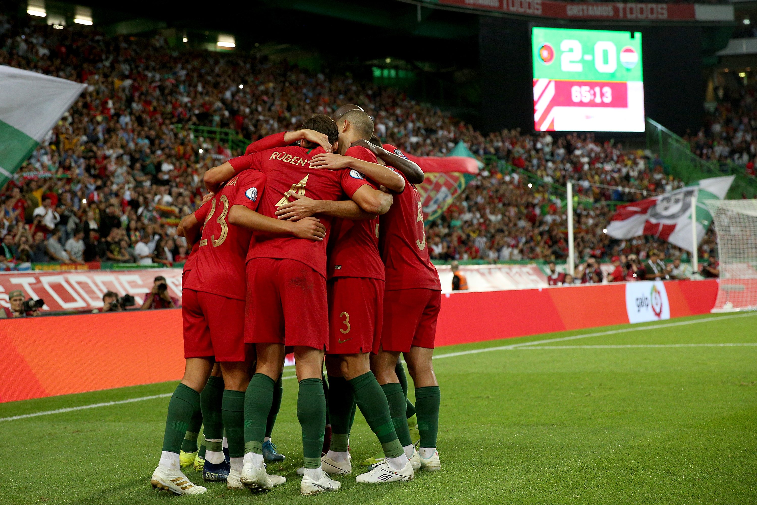 包含巴西球星助阵葡萄牙备战欧洲杯预选赛的词条