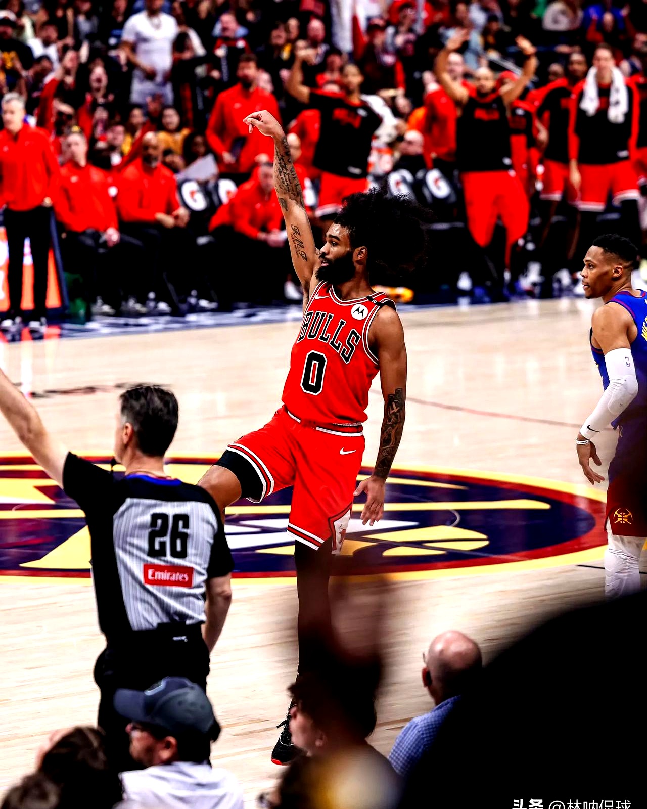 球星爆发！篮球赛场再现神级操作的简单介绍