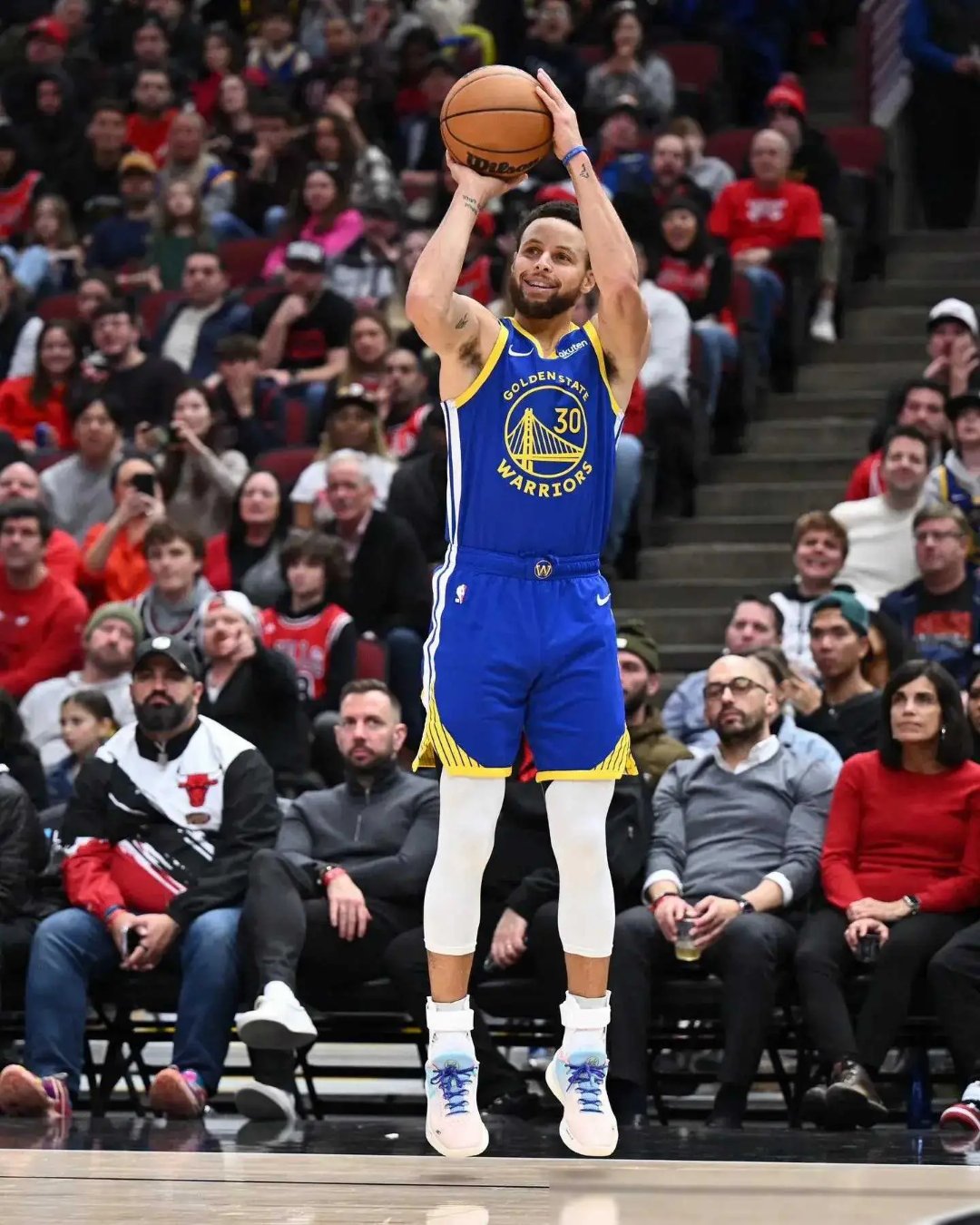 老鹰后卫新季表现抢眼赢得掌声