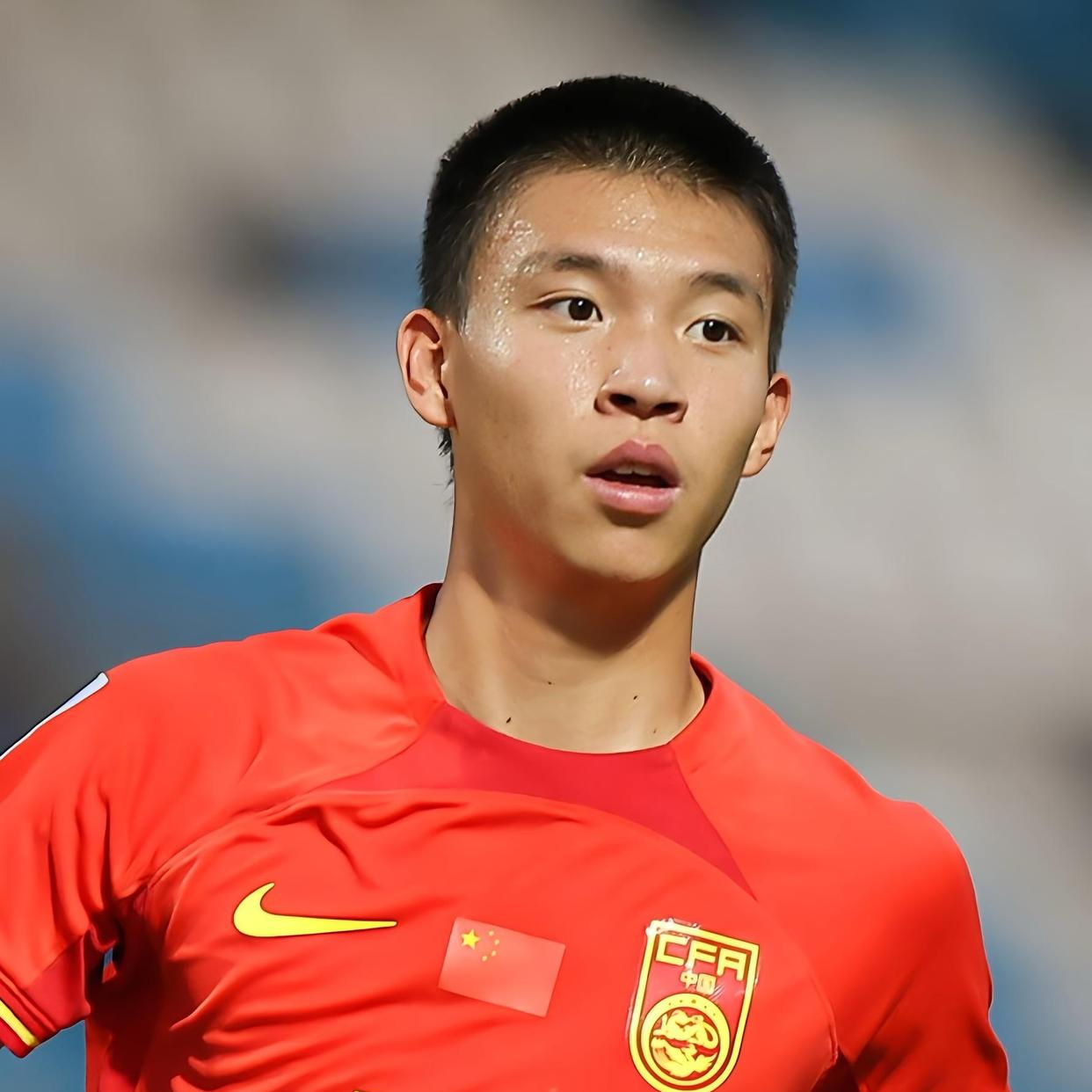 东亚足球明星迎来事业新高峰