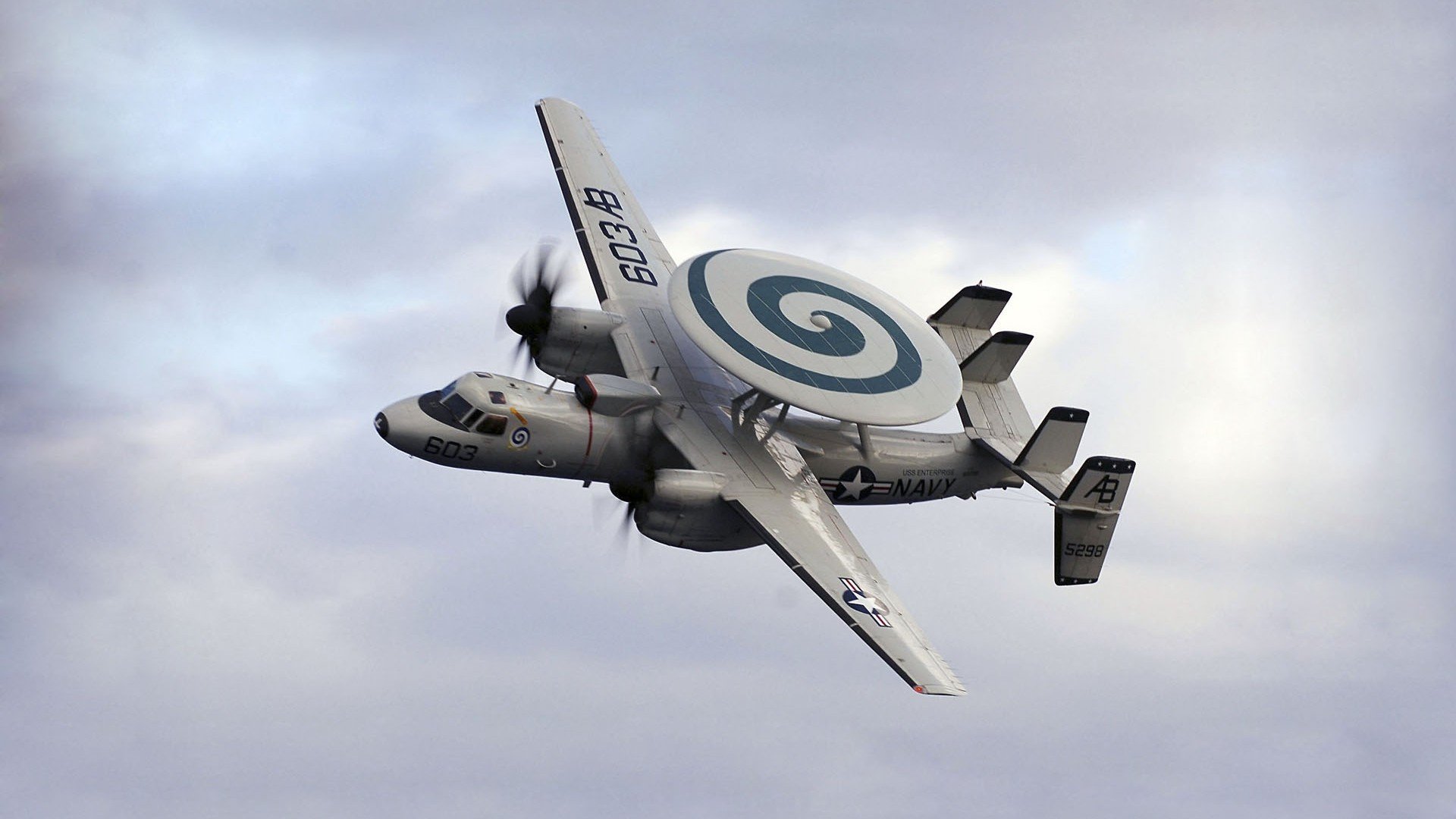 全球体育的十字路口，当德甲悬念抵达沸点，东方赛场正写下新篇