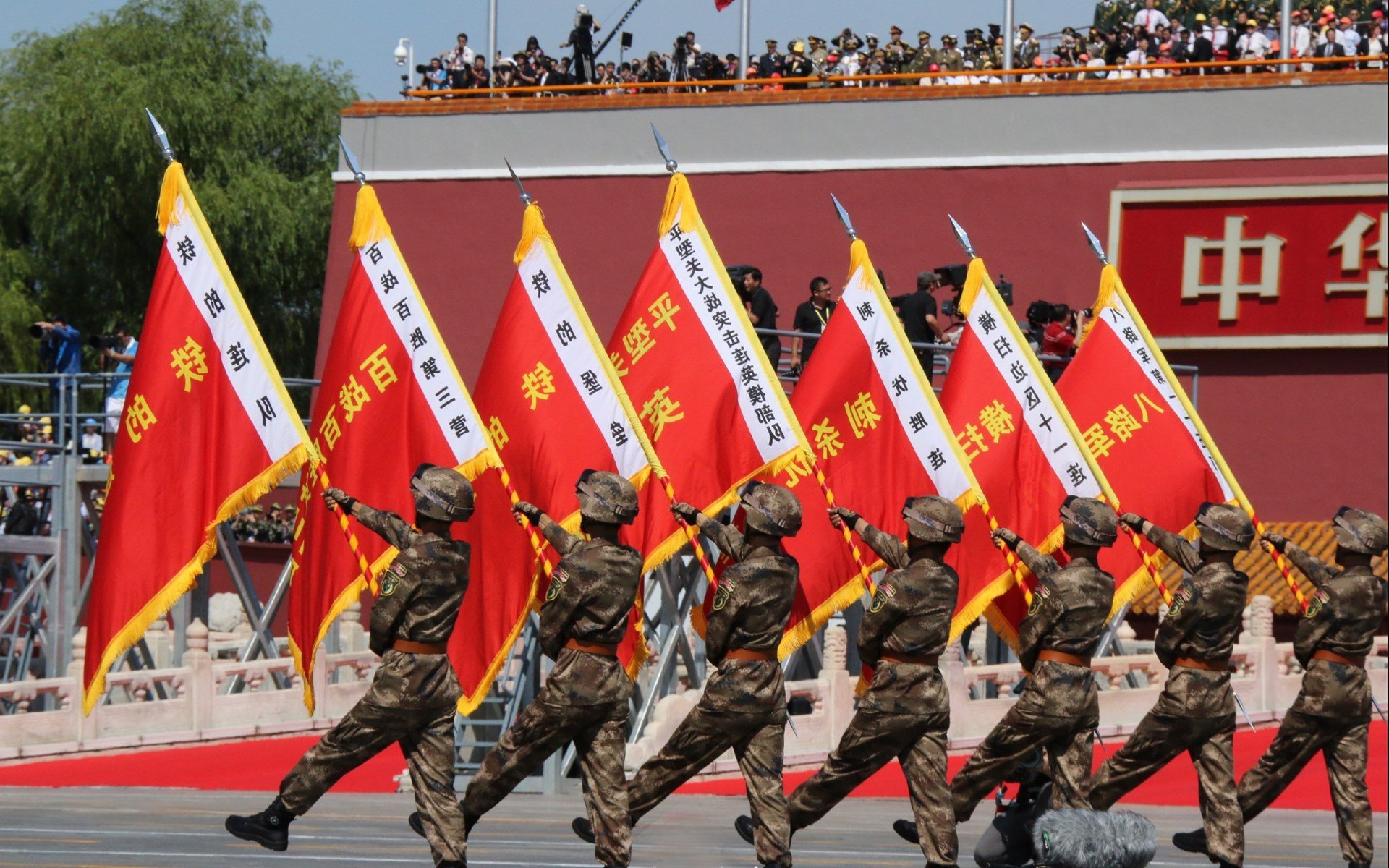 绿茵利剑出鞘，法比尼奥进攻端横扫千军，定义比利时与乌拉圭的巅峰时刻