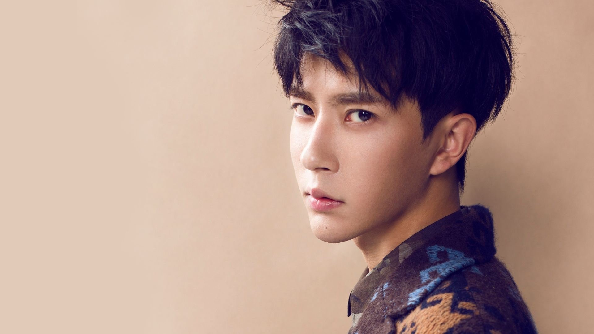 波斯铁骑碾压德甲巨人，迪亚斯三球解构拜仁钢铁防线的战术谜题