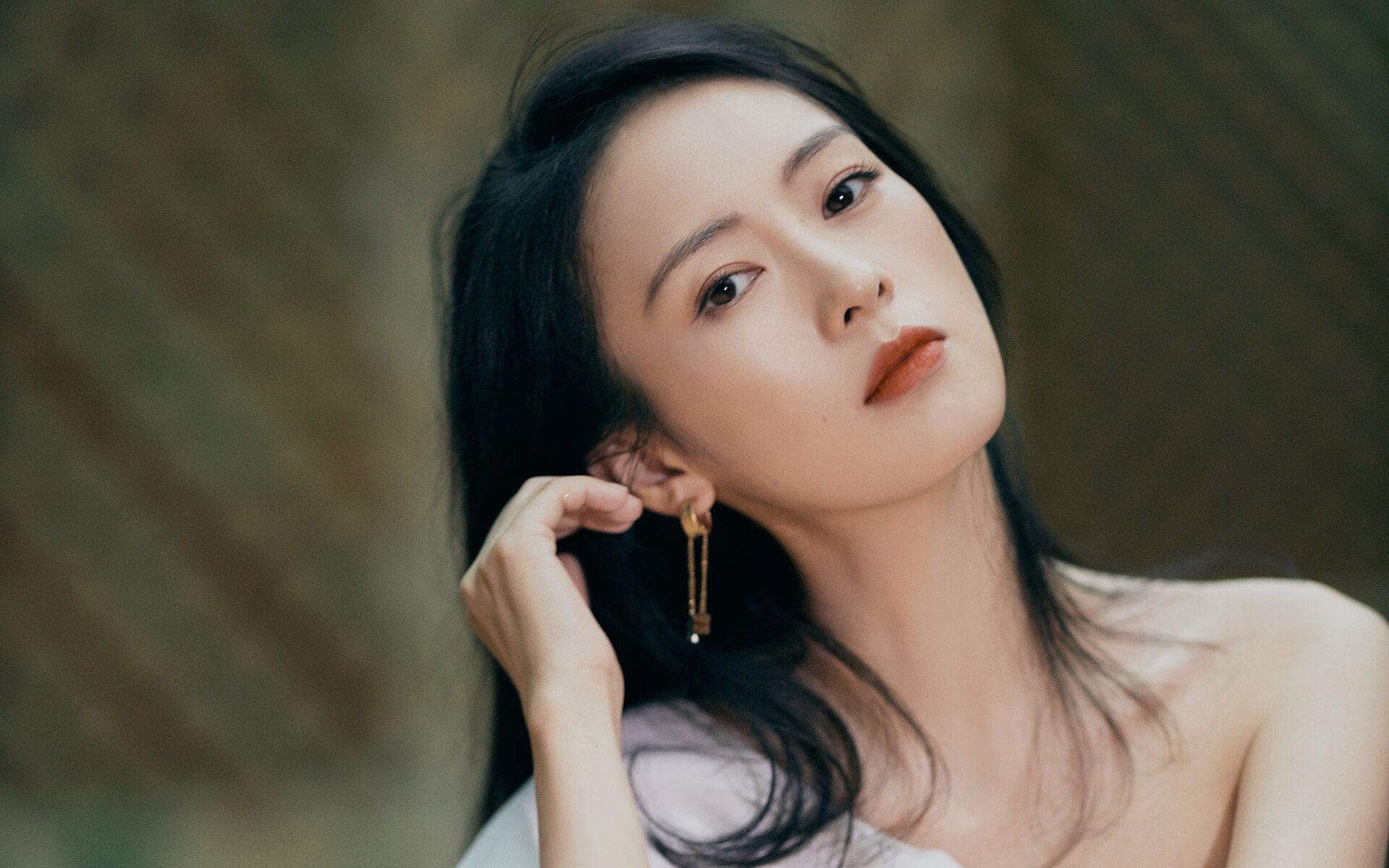 伯纳乌的夜晚，格纳布里神兵天降！皇马稳稳拿下那不勒斯的背后，站着一位球场刺客