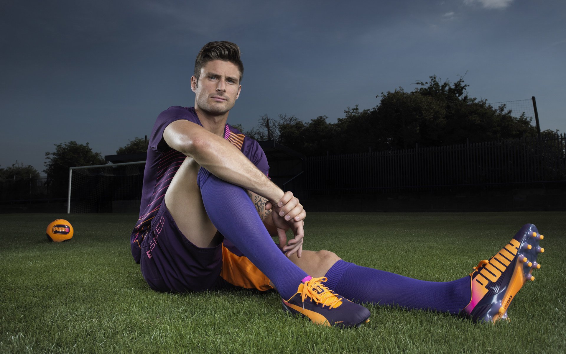 体育周末的双重奏，土耳其足球掀翻卡塔尔，帕尔默F1揭幕战接管比赛