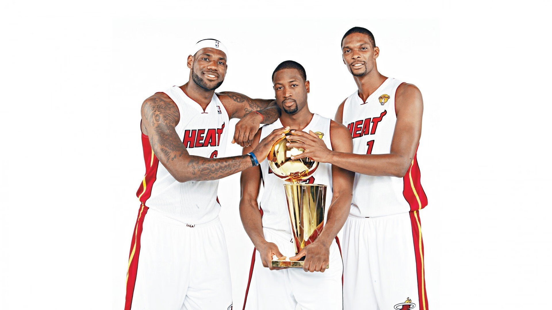 铁壁公牛扬蹄破局,班凯罗三叉戟扛旗定江山