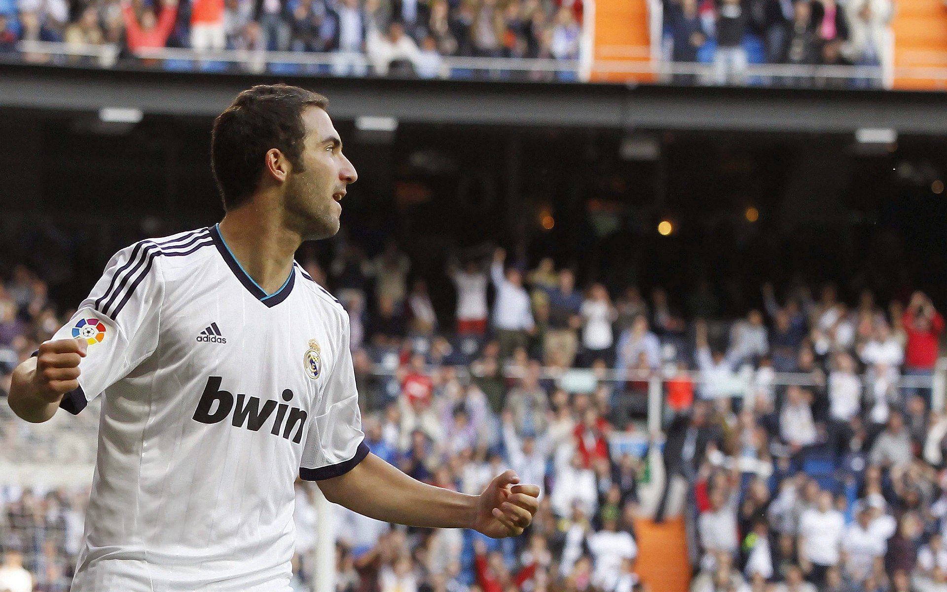 魔力交响曲,绿茵玄学与篮下魔法共奏征服乐章