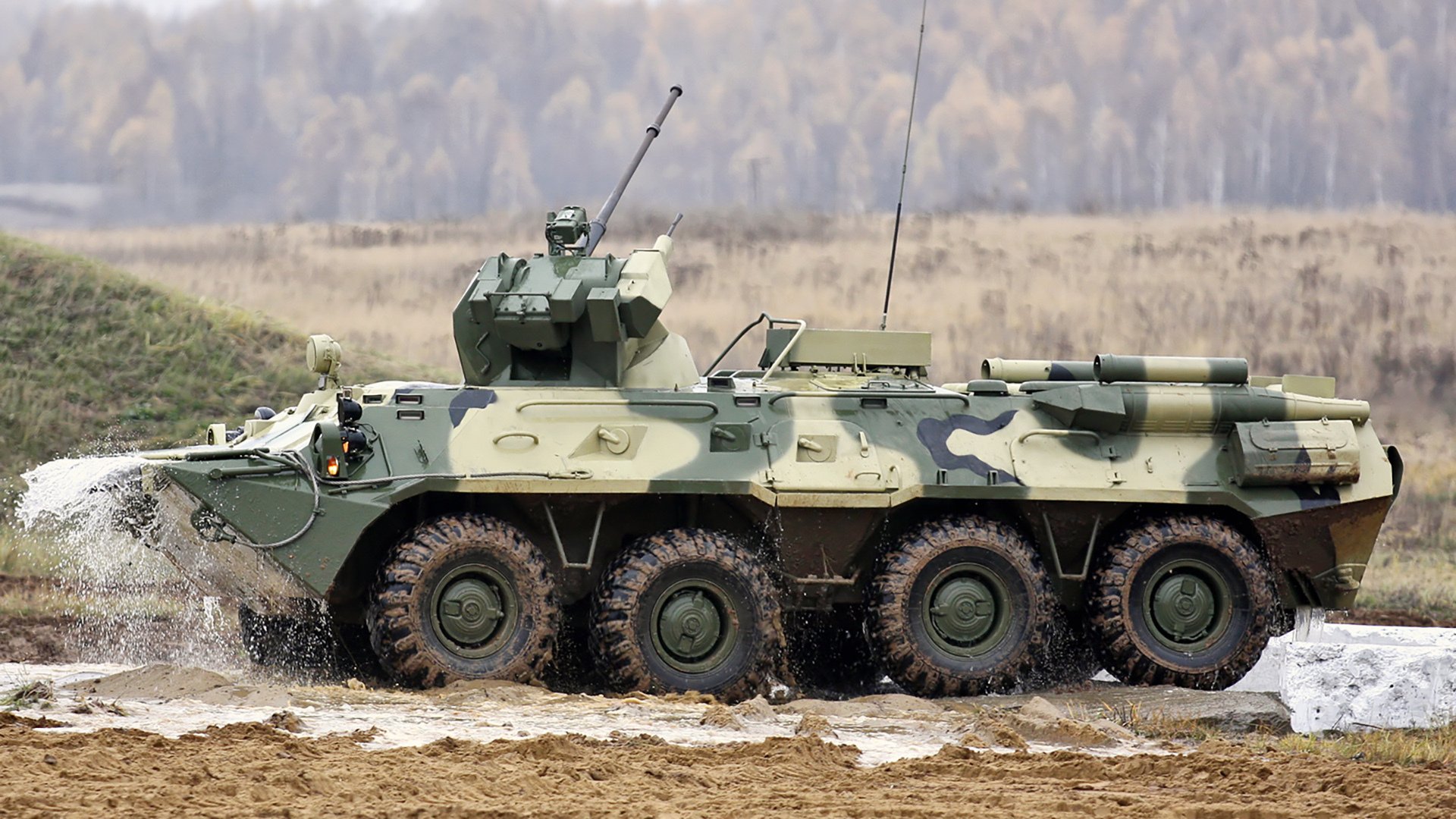 同一条赛道，两种巅峰，当F1街道赛的唯美暴力，遇上篮球战术的窒息博弈